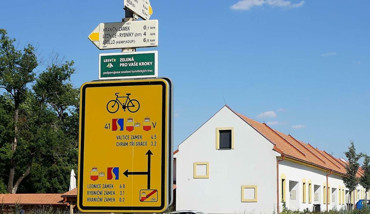 Apartmány U Zámečku Hlohovec Exterior foto