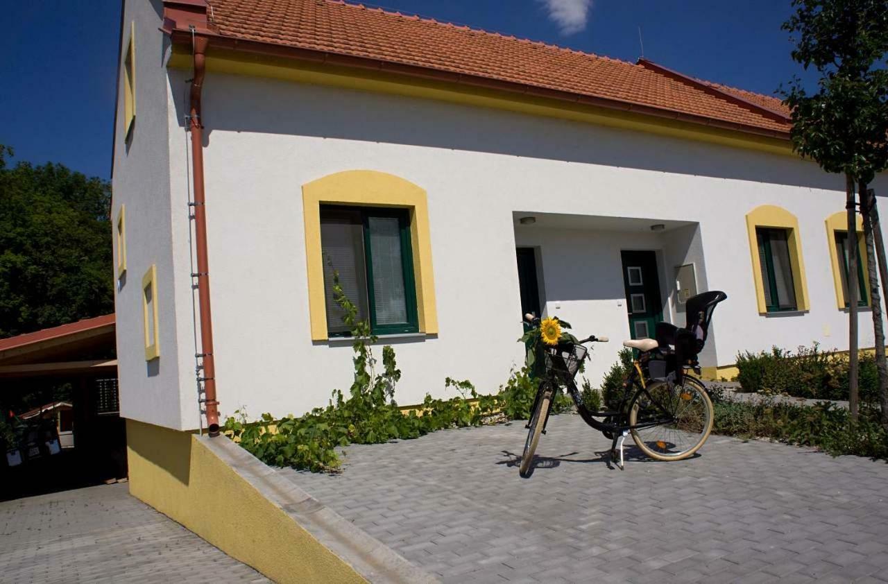 Apartmány U Zámečku Hlohovec Exterior foto